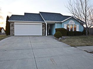 303 Knoll Ridge Blvd, Kendallville, IN 46755
