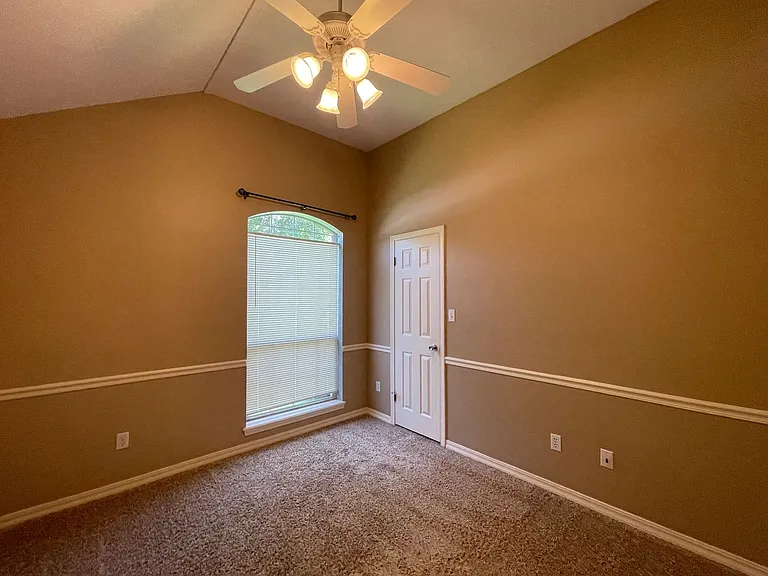 2922 Le Oaks Dr — Photo 13