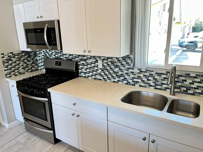 710 W 5th St #A — Photo 13