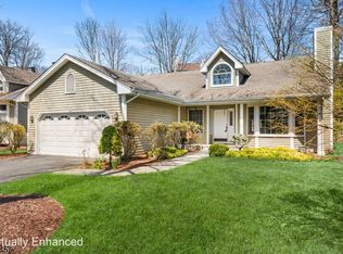 22 Smoke Rise Ln, Bedminster, NJ 07921