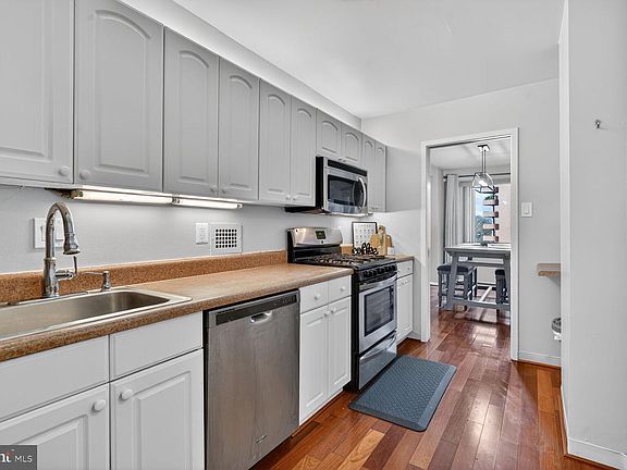 5th image of 4515 Willard Ave APT 916S