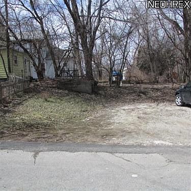 2nd image of 201 Hugill Ct
