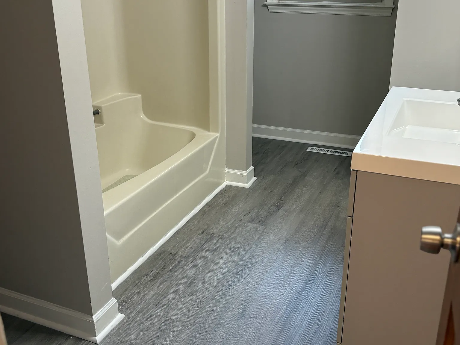 2 bed, 1120 sqft, $1,300 — Photo 4