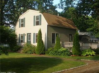 26 Meadow Rd, Clinton, CT 06413