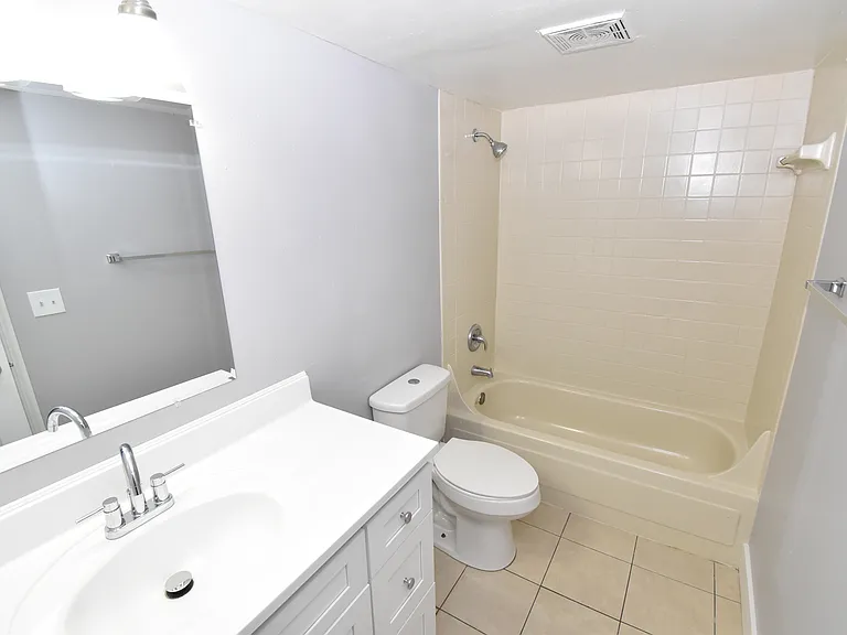 480 Banyon Tree Cir #102 — Photo 5