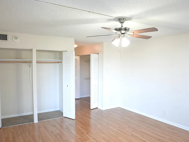 2112 S Cypress Bend Dr #404 — Photo 15