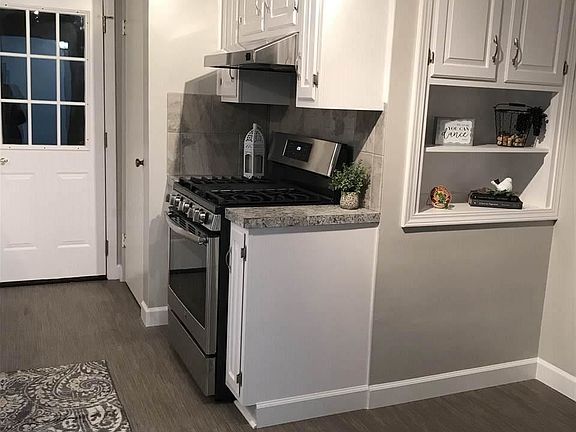 5th image of 3050 Revere Dr