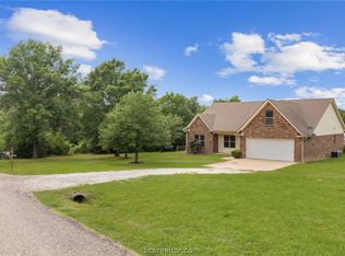 525 Oak Tree Ln, Franklin, TX 77856