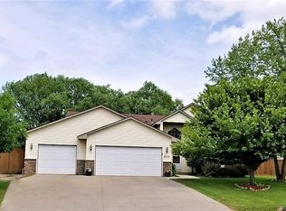 829 Walnut St S, Belle Plaine, MN 56011