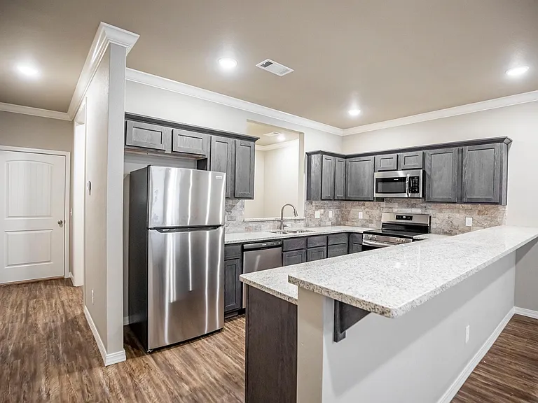 101 N Allen St — Photo 15