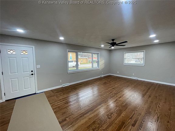 3rd image of 1325 Park Ave