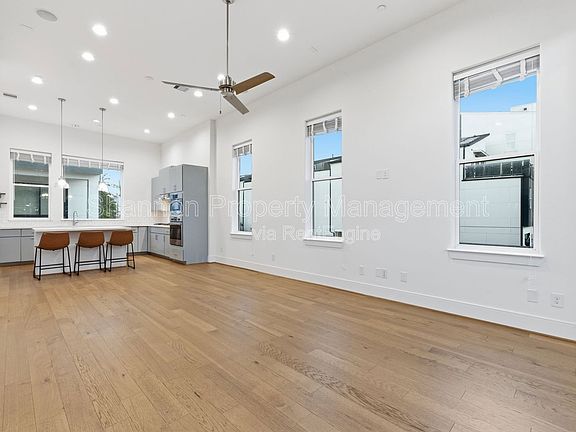 4th image of 2412 Canal St #L