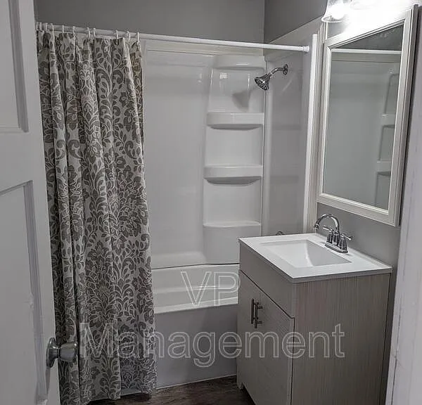 2902 W 70th St — Photo 5