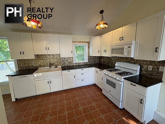 2nd image of 100 Summit Ave #2
