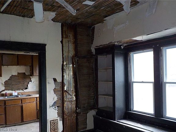 3rd image of 9916-9918 Stoughton Ave