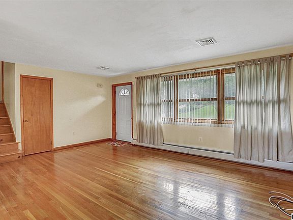4th image of 609 Park Ave