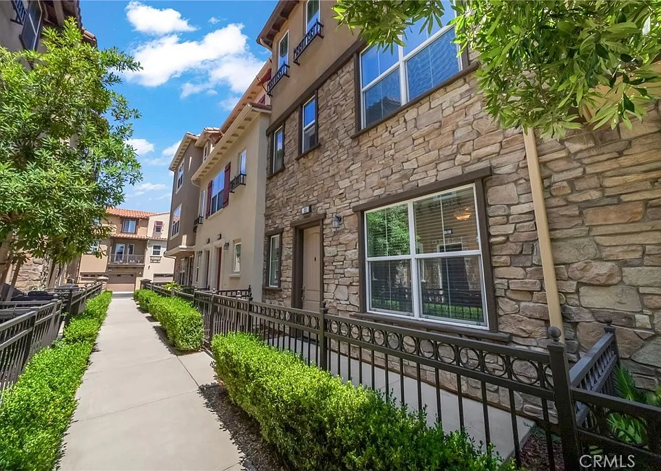 32 Aliso Ridge Loop