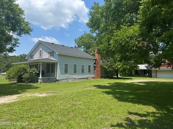 1885 Nc 306, Grantsboro, NC 28529