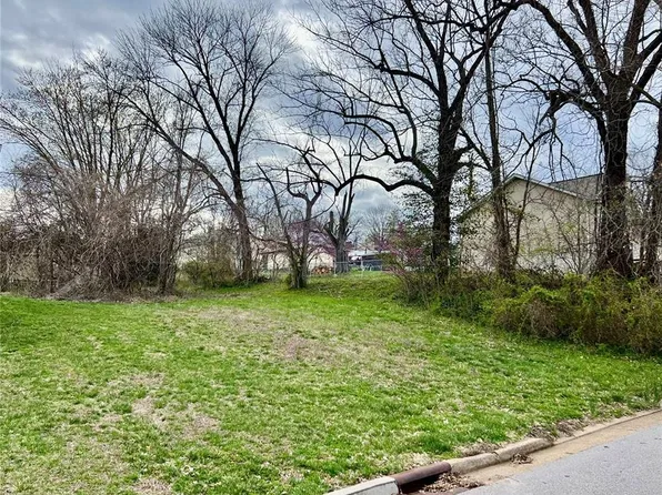306 Vine St, New Haven, MO 63068
