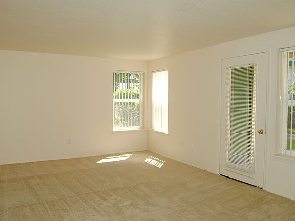 2nd image of 18 NE Tandem Way APT 262