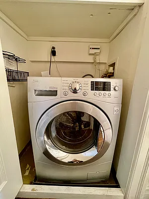 Rented by R New York | media 32