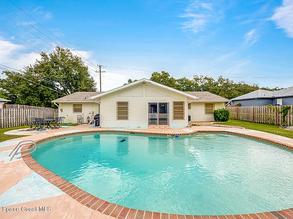 3rd image of 350 Riley Ave NE