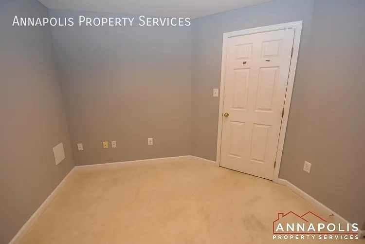 916 Glaze Ct — Photo 13