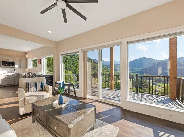 272 Kadire Dr #1, Waynesville, NC 28785