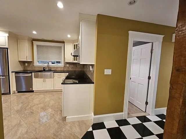 4 bed, 2.0 bath, 2038 sqft, $6,500 — Photo 4