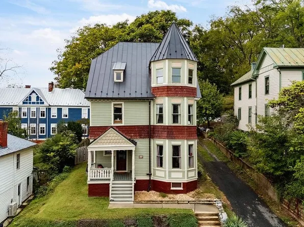 110 N Jefferson St, Staunton, VA 24401