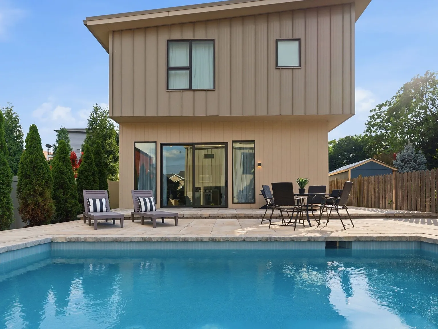 5 bed, 5.5 bath, 4705 sqft, $11,000 — Photo 3