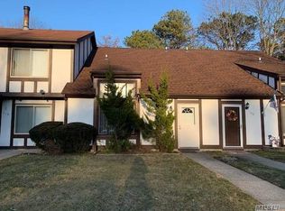 119 Fieldstone Ct, Middle Island, NY 11953