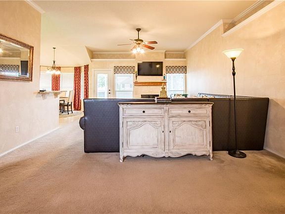 4th image of 1012 Rolling Meadows Dr