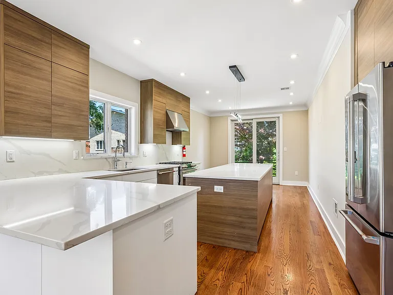 211 Warwick Ave #1 — Photo 32
