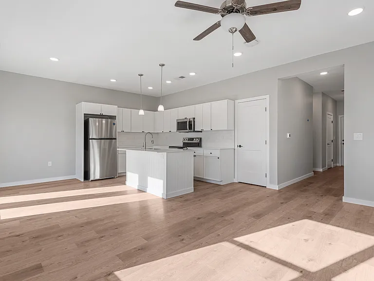 100 Saw Creek Dr #D — Photo 3