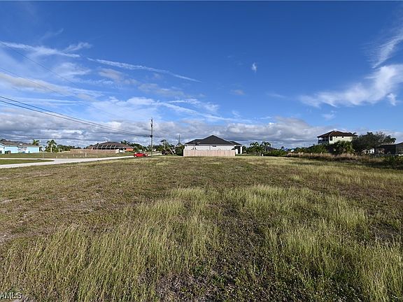 3rd image of 1008 NW 18th Ter