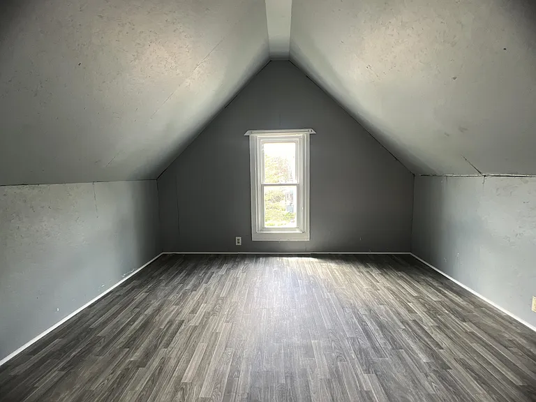 2230 Francis St — Photo 11
