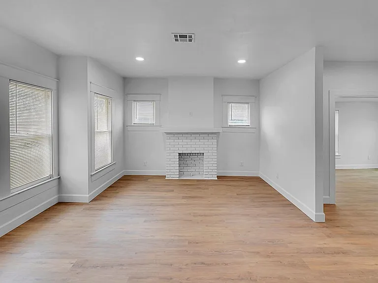 1602 Mitchell Ave — Photo 4