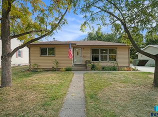 712 N Summit Ave, Madison, SD 57042