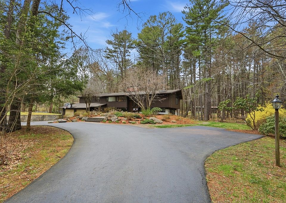 1st image of 384 River Rd