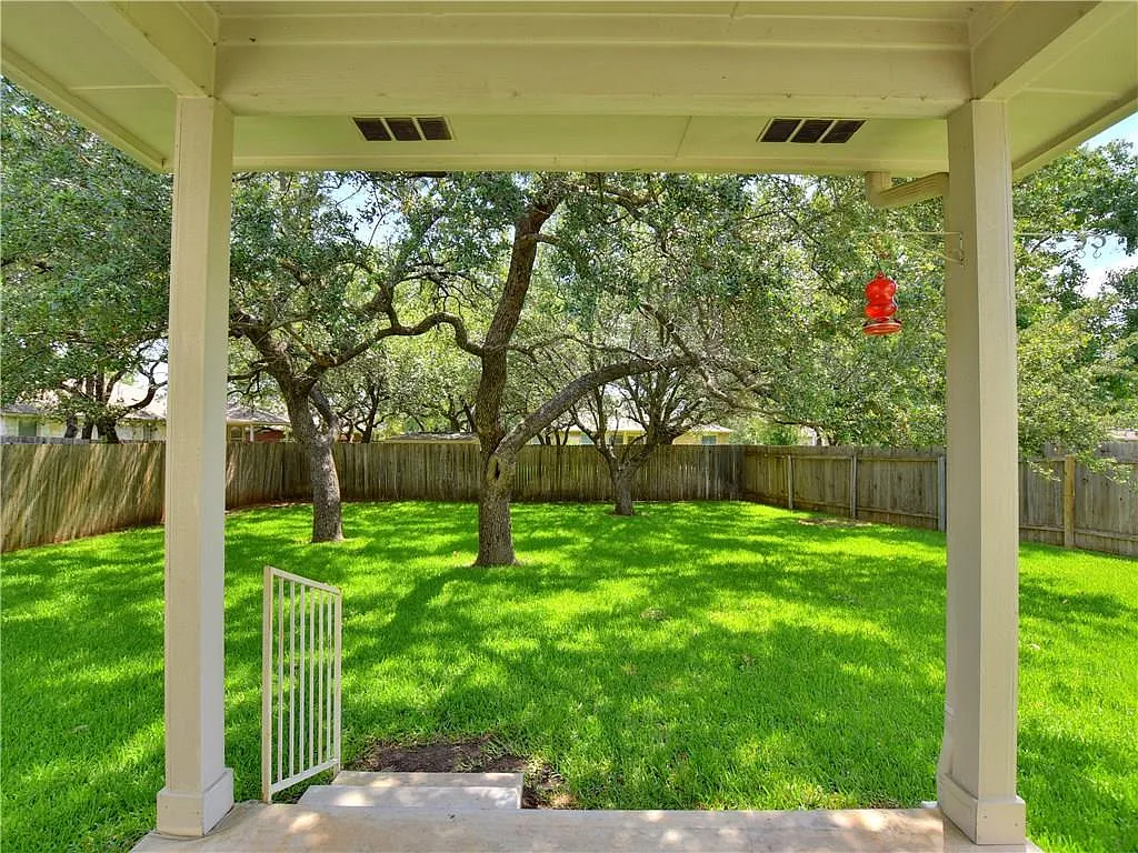 3 bed, 2.5 bath, 1957 sqft, $2,295 — Photo 2