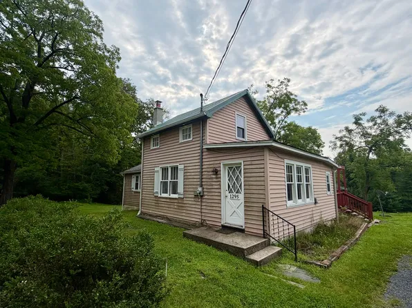 1295 Kroucher Rd, Stroudsburg, PA 18360