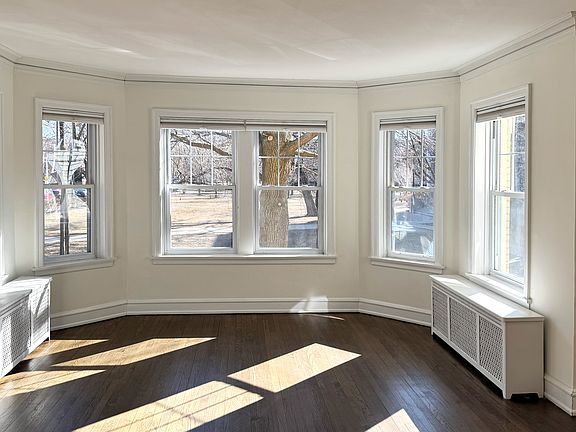 3rd image of 1406 W Thorndale Ave APT 1