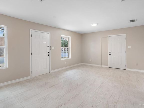 5th image of 3812 Camellia Ave