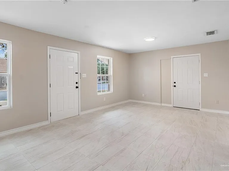 3812 Camellia Ave — Photo 5