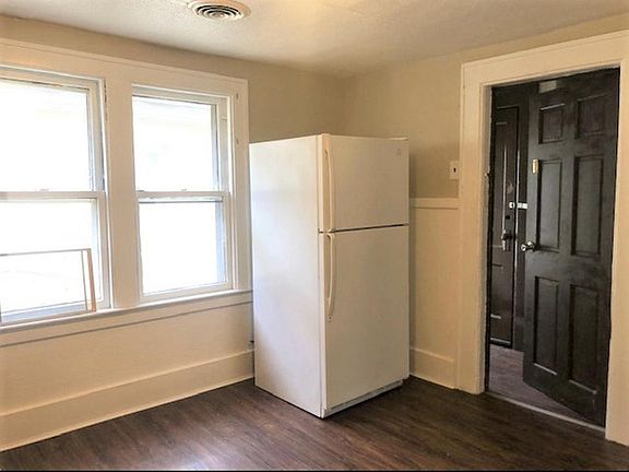 4th image of 121 Schiller St #2