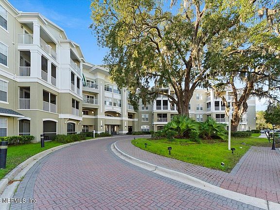 3rd image of 8290 GATE Parkway W #516