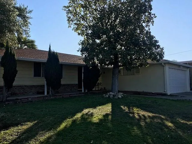 3190 Meadowbrook Dr — Photo 1