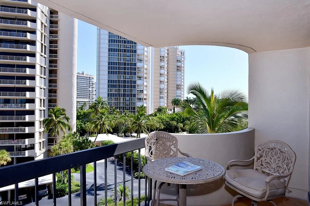2 bed, 2.5 bath, 1646 sqft, $13,000 — Photo 3