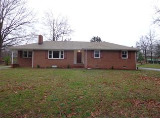 1201 Yacht Basin Dr, Colonial Heights, VA 23834